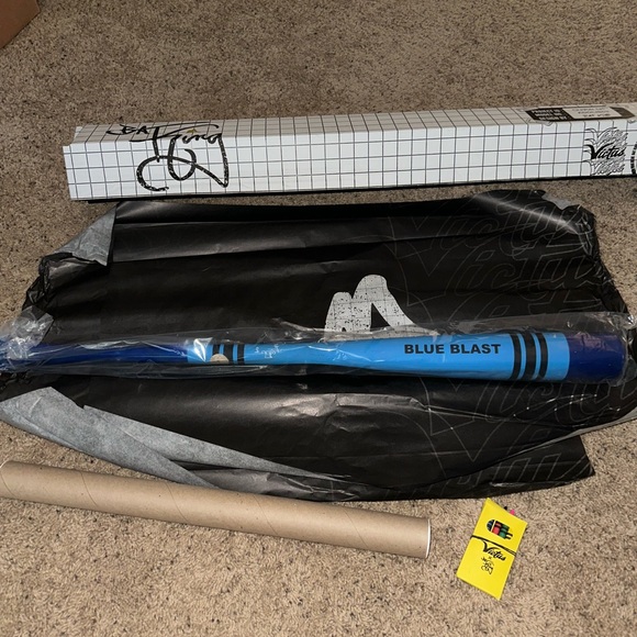 Victus Crayon Bat By The Bat King 32 Inch - Picture 2 of 2